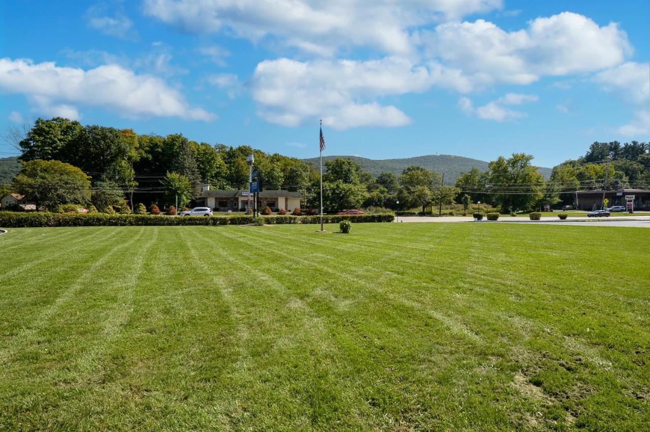 Americas Best Value Inn At Central Valley-Woodbury Экстерьер фото